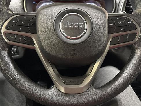 Used 2019 Jeep Cherokee Latitude w/ Popular Appearance Group AWD/4WD image 16