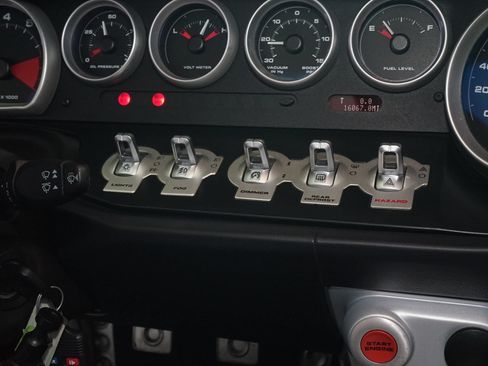 Used 2006 Ford GT RWD image 18