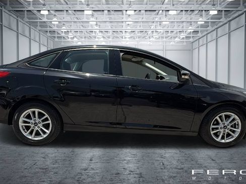 Used 2017 Ford Focus SE FWD image 6