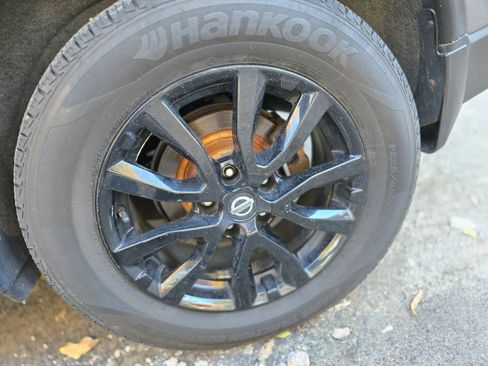 Used 2018 Nissan Rogue SV image 13