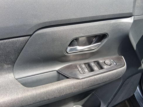 Used 2025 Nissan Kicks SV w/ Charging Package FWD image 14