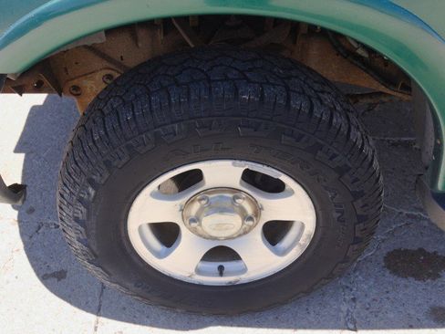 Used 2001 Ford F150 XLT AWD/4WD image 11