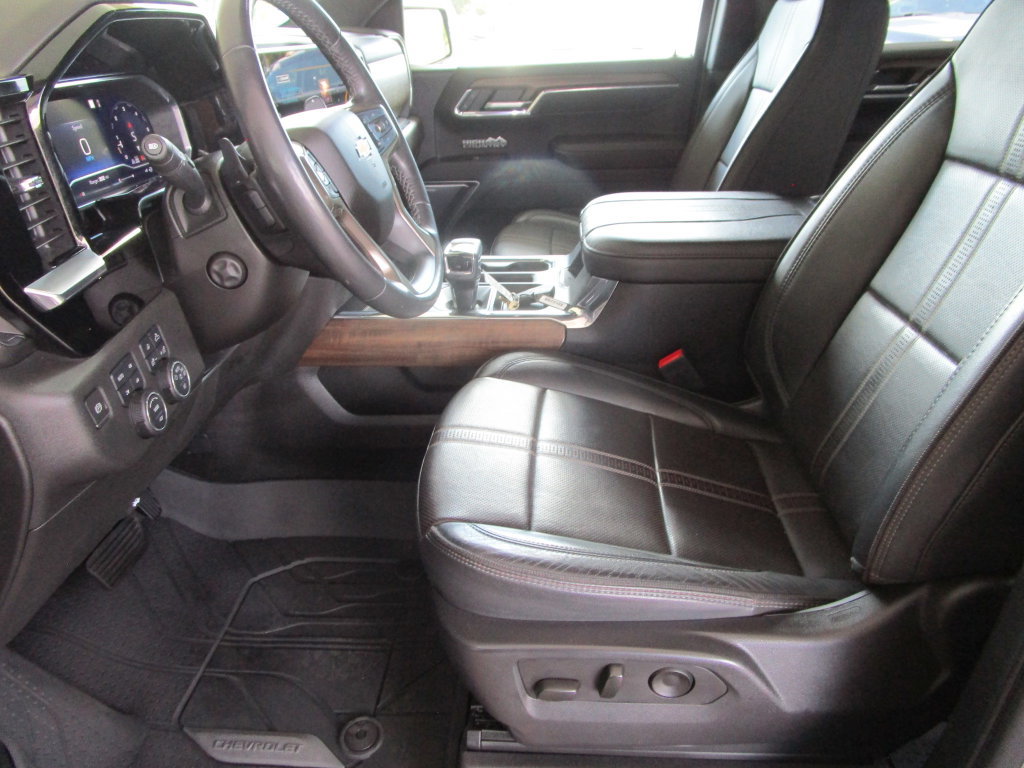 Used 2023 Chevrolet Silverado 1500 High Country w/ High Country Premium Package AWD/4WD image 37