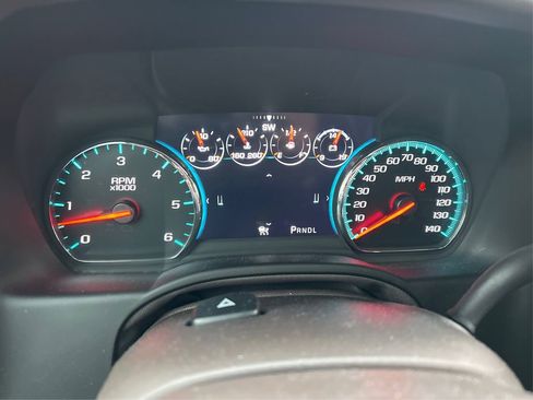 Used 2018 Chevrolet Suburban Premier image 20