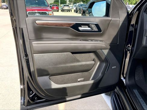 Certified 2026 Chevrolet Suburban LT w/ Comfort Package RWD image 21