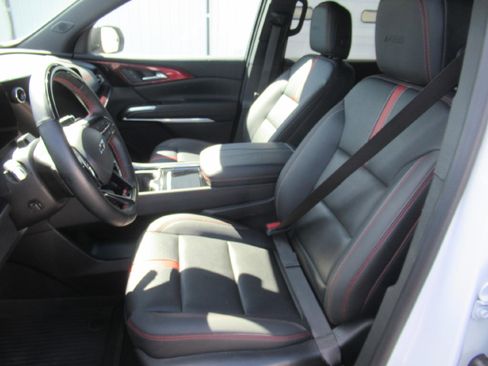 Certified 2024 Chevrolet Traverse RS w/ LPO, Floor Liner Package image 9