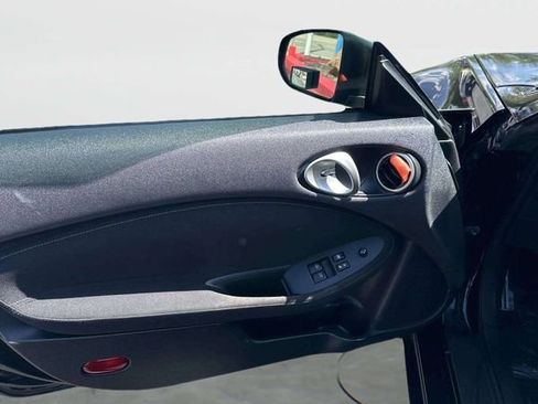 Used 2018 Nissan 370Z Coupe RWD image 12