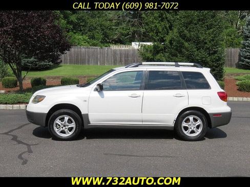 Used 2004 Mitsubishi Outlander LS image 2