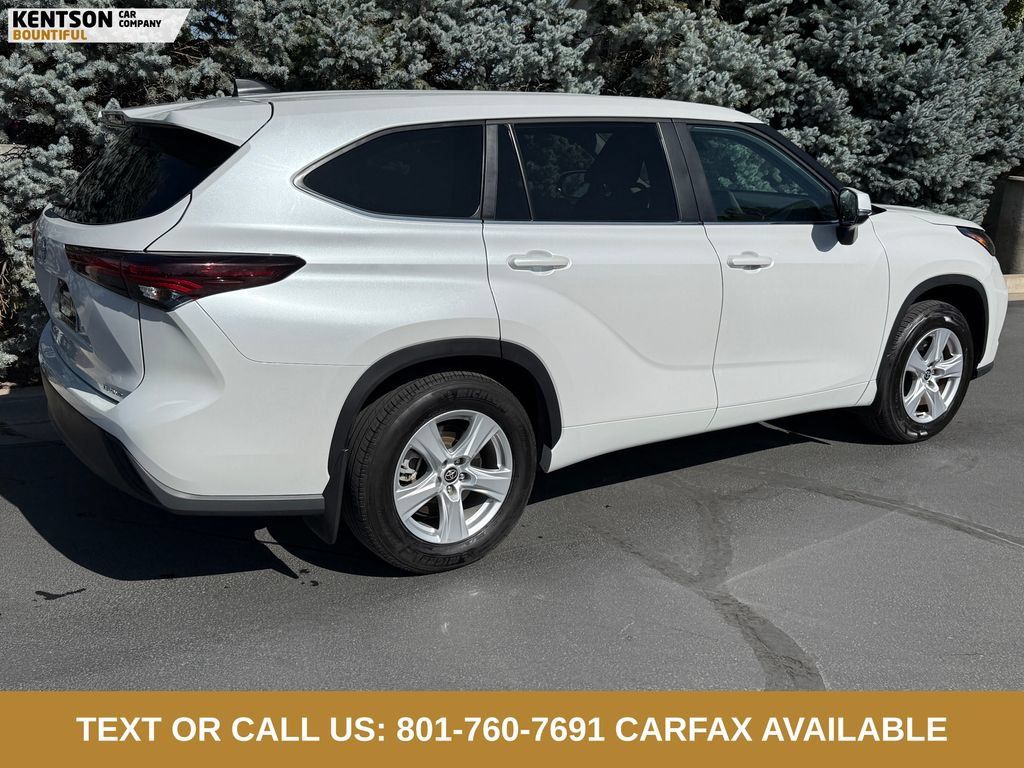 Used 2025 Toyota Highlander LE AWD/4WD image 9