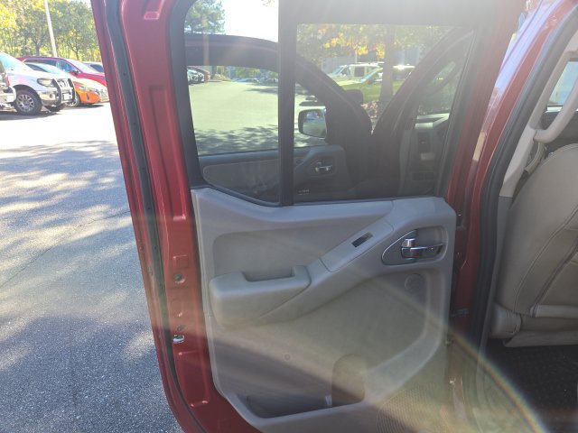 Used 2011 Nissan Frontier SL AWD/4WD image 16