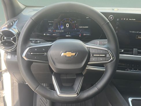 Used 2025 Chevrolet Equinox LT AWD/4WD image 10