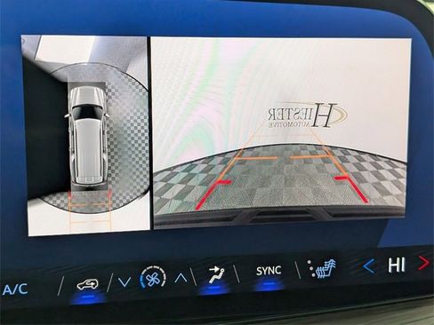 Used 2025 Chevrolet Suburban Z71 image 21