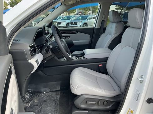 New 2025 Honda Pilot EX-L image 10