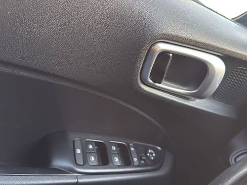 Used 2020 Hyundai Venue SEL w/ Convenience Package image 22