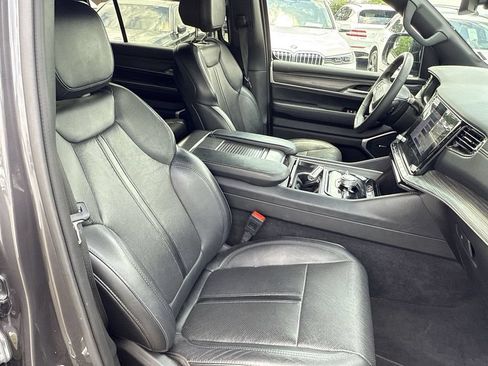 Used 2024 Jeep Wagoneer L Series III w/ Flexible Seating Group AWD/4WD image 31