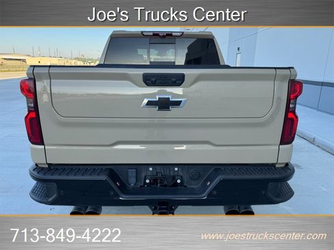 Used 2023 Chevrolet Silverado 1500 ZR2 image 47