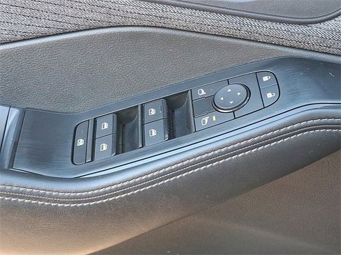 Used 2023 Nissan Rogue SV image 21