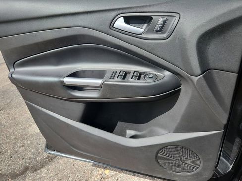 Used 2019 Ford Escape SE image 7