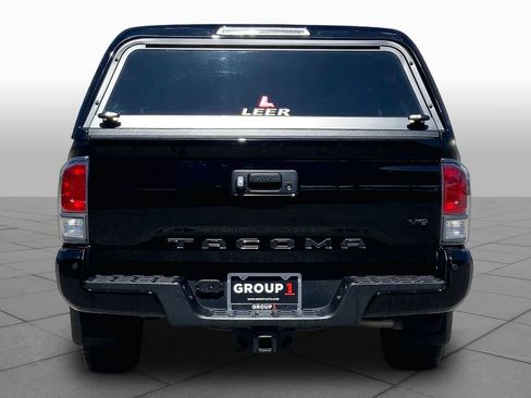 Used 2023 Toyota Tacoma TRD Sport w/ TRD Premium Sport Package AWD/4WD image 5