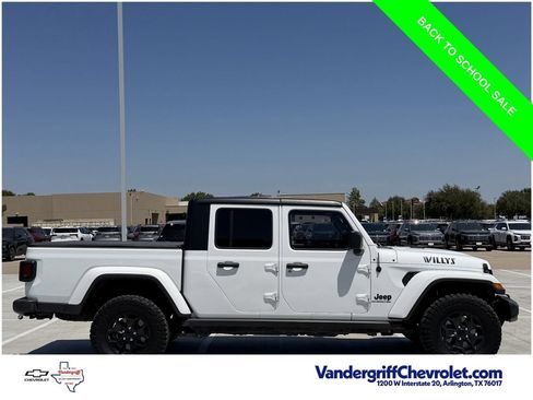 Used 2022 Jeep Gladiator Sport AWD/4WD image 3