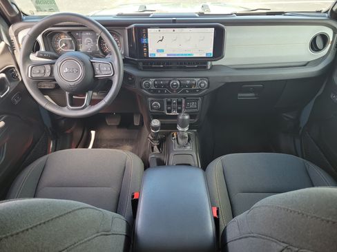 Used 2025 Jeep Wrangler Unlimited Sport AWD/4WD image 15