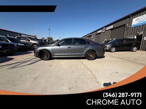 Used 2014 Volkswagen Passat 1.8T S image 1