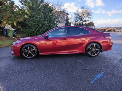 Used 2018 Toyota Camry XSE image 4