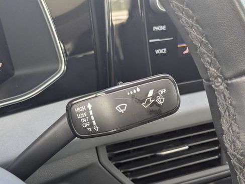 Used 2025 Volkswagen Jetta SE FWD image 27