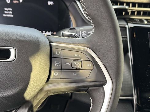 New 2025 Jeep Grand Cherokee Altitude image 24