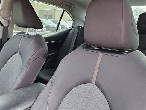 Used 2020 Toyota Camry LE image 5
