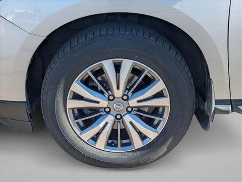 Used 2019 Nissan Pathfinder S image 24