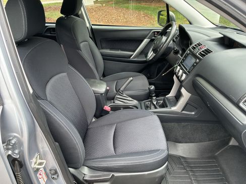 Used 2018 Subaru Forester 2.5i AWD/4WD image 32