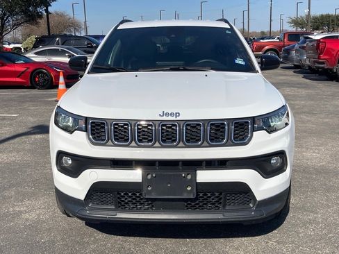 Used 2024 Jeep Compass Latitude image 2