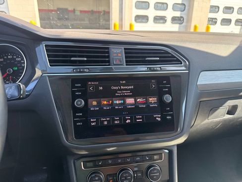 Used 2018 Volkswagen Tiguan SE AWD/4WD image 12