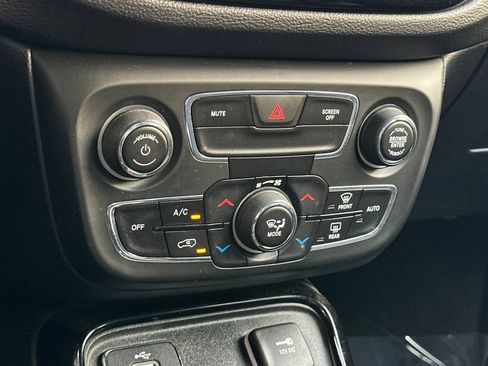 Used 2018 Jeep Compass Altitude w/ Popular Equipment Group image 16