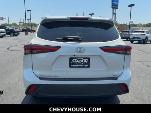 Used 2022 Toyota Highlander XLE FWD image 8