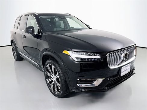 Used 2025 Volvo XC90 B6 Plus w/ Protection Package Premier image 7