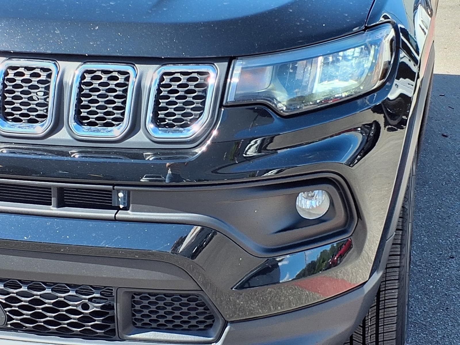 Certified 2023 Jeep Compass Latitude AWD/4WD image 29
