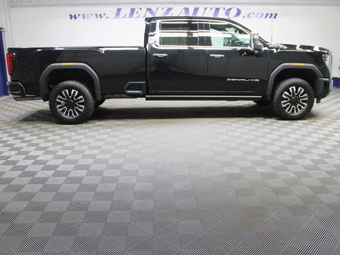 Used 2024 GMC Sierra 2500 Denali w/ Technology Package image 2