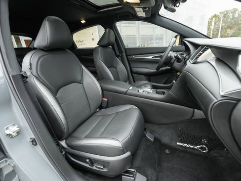 Used 2025 INFINITI QX55 Luxe w/ Cargo Package image 37