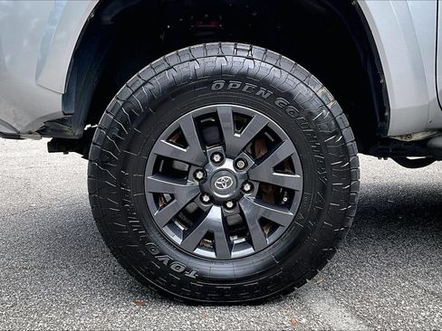 Used 2021 Toyota Tacoma SR5 RWD image 33