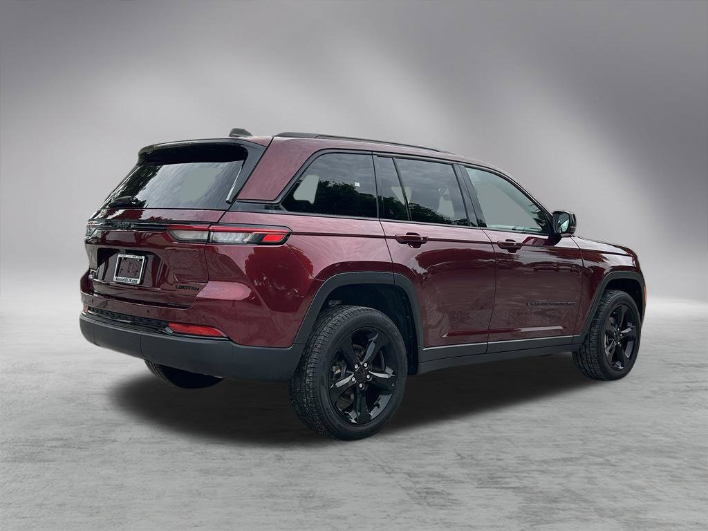 Certified 2025 Jeep Grand Cherokee Limited w/ Black Appearance Package RWD image 5