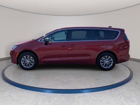 New 2026 Chrysler Pacifica Select image 8