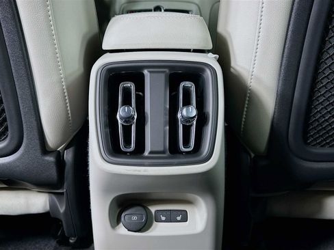 New 2026 Volvo XC40 B5 Ultra w/ Climate Package AWD/4WD image 23