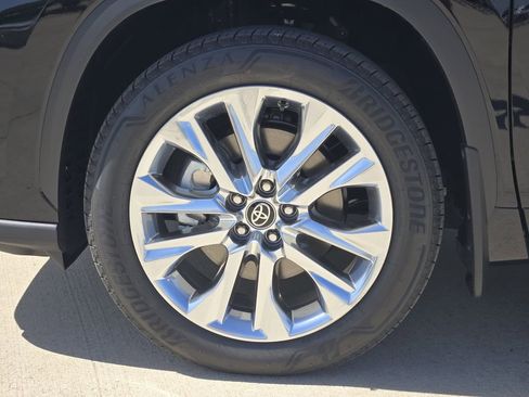 New 2026 Toyota Highlander Limited AWD/4WD image 10
