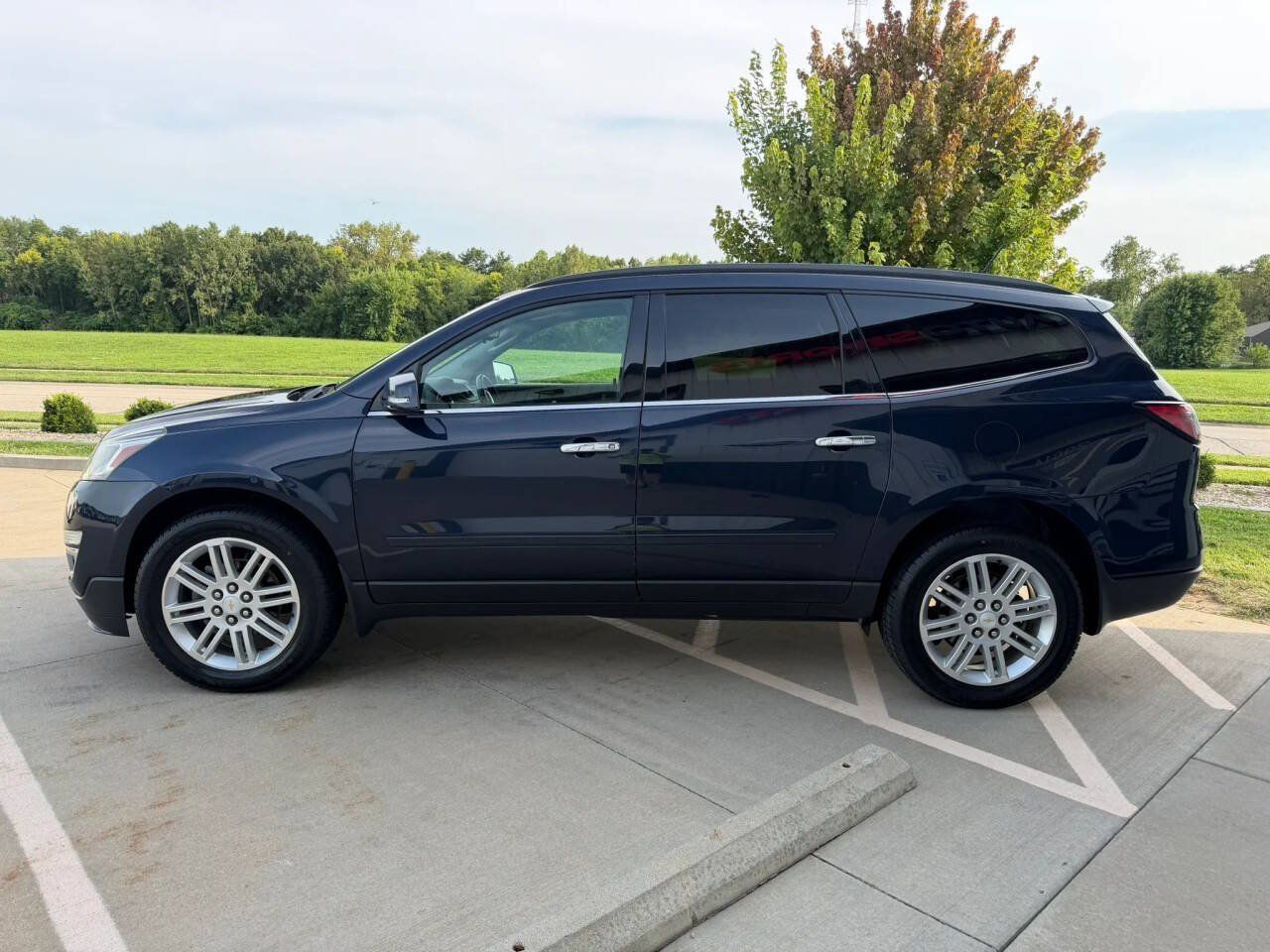 Used 2015 Chevrolet Traverse LT FWD image 7