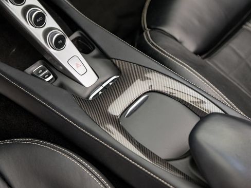 Used 2019 Ferrari Portofino RWD image 26