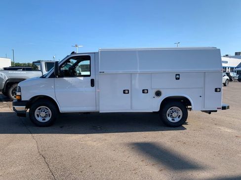 New 2025 Chevrolet Express 3500 w/ Power Convenience Package image 2