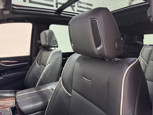 Used 2023 Cadillac Escalade Premium Luxury image 10