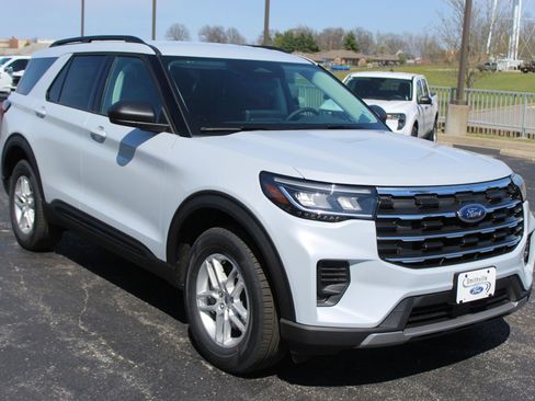 New 2026 Ford Explorer Active AWD/4WD image 8